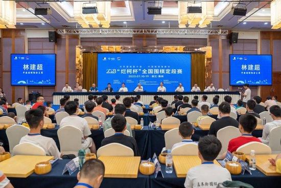“吉拉西在今夏决定加入斯图加特，尽管他收到了海外俱乐部的报价，在那里他能赚到更多的钱。